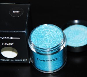 M.A.C. PIGMENTS MUTINY sample sz