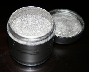mac pigment PLATMUM HOT 1/4 SAMPLE SZ awsome w0w