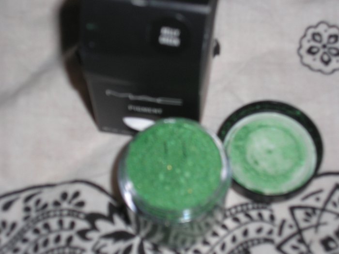 MAC PIGMENT KELLEY GREEN W0W sample sz l00k