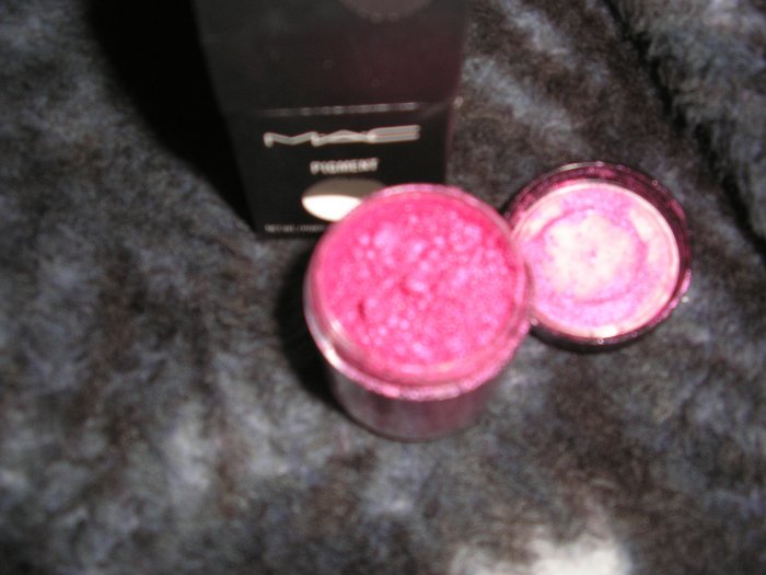 MAC PIGMENT FUCHSIA w0w sample sz