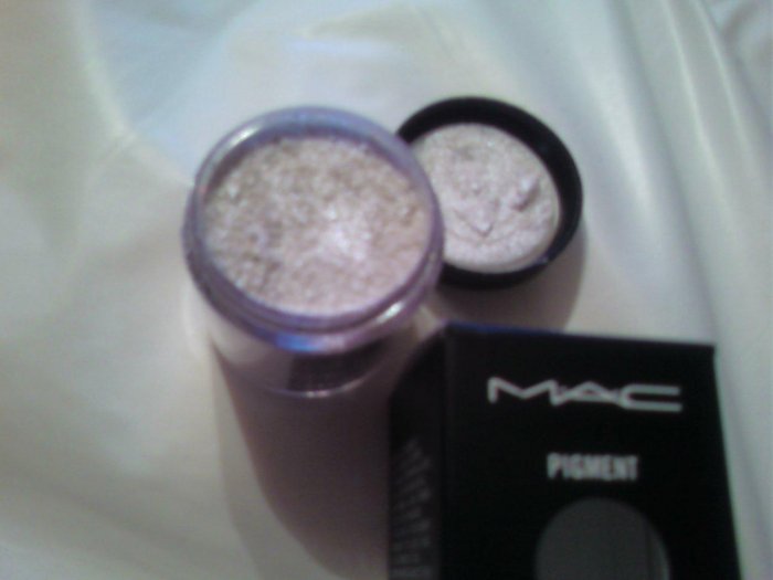 Mac Pigment FROZEN WHITE ~~~~~Sample size~~~~