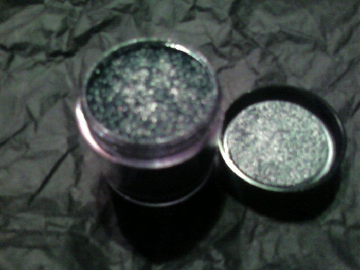 mac pigment STEEL BLUE sample it