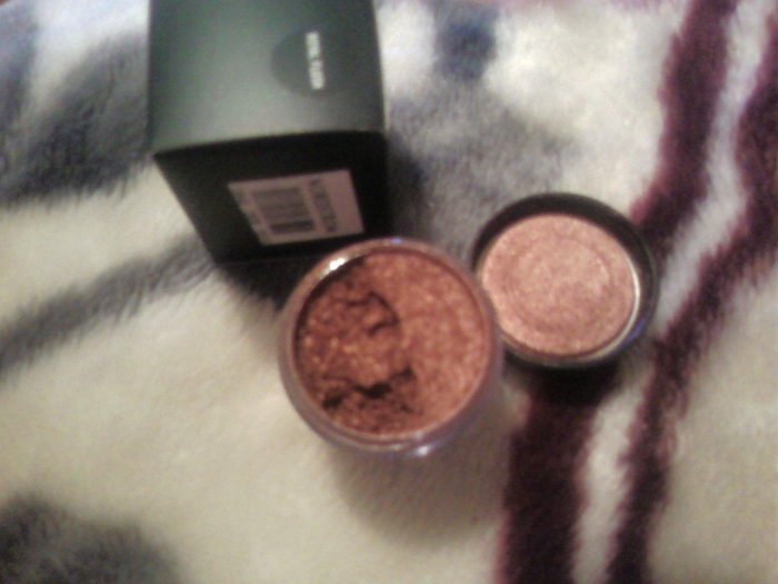 mac pigment ROYAL FLUSH sexy sample it