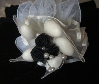 One Dozen Clustered Roses Italian Confetti Flowers