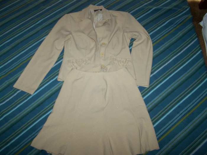 2Pcs suit sz 7 ( used ) by Donutz.