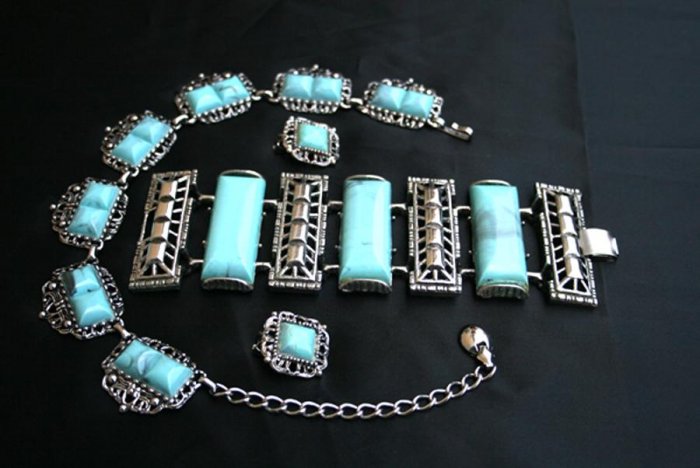 Vintage 'Swinging Sixties' Simulated Turquoise & Metal Parure