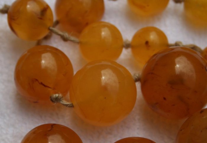 Vintage Warm Honey Amber Bakelite Plastic Beaded Necklace