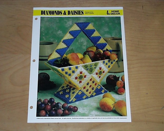 HOME DECOR - Diamonds & Daisies Plastic Canvas Pattern