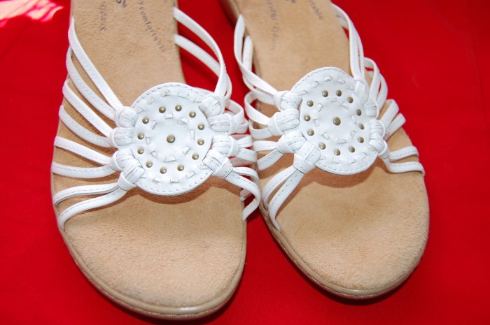 Softspots White 9 Wedge Sandals Slides Womens Shoes