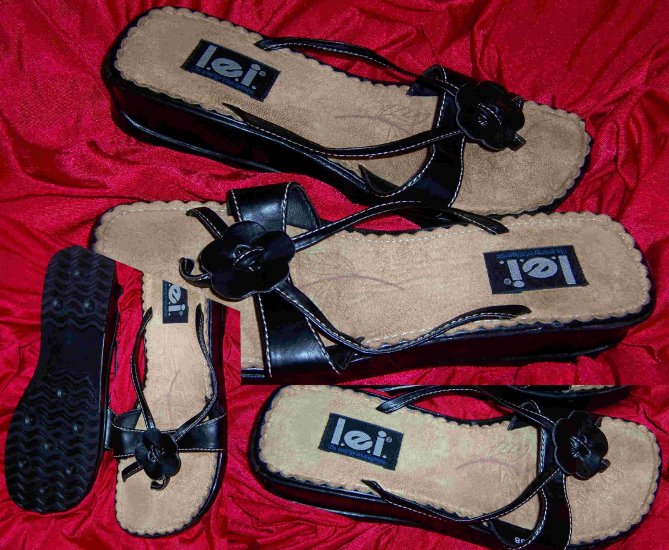 LEI Size 7 Black Toe Thong Sandals Flip Flops Womens Shoes