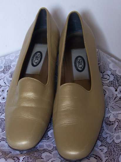 SRO Comfy Leather Gold Flats Slip ons Womens Size 6