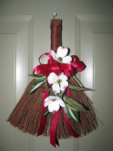 Doogwood Mini Broom