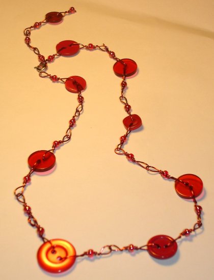 Playful button necklace - Fuschia
