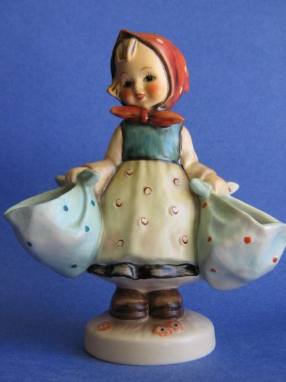 Hummel figurine MOTHER"S DARLING HUM 175 TMK 5
