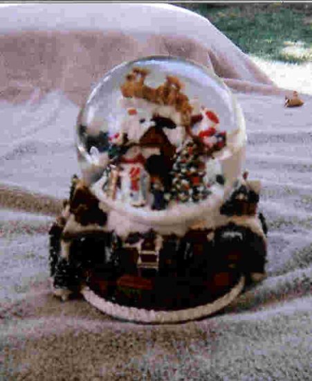 Santa's flight snowglobe