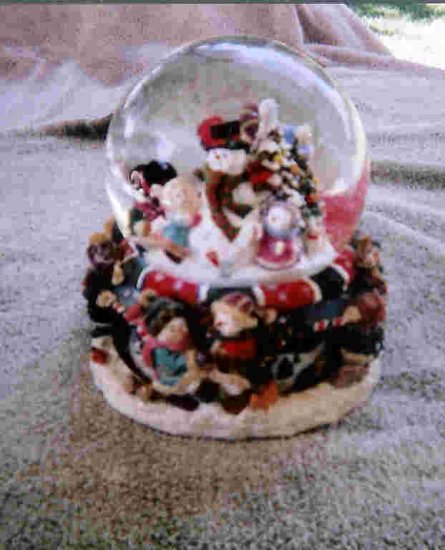 Frosty's winter wonderland snowglobe
