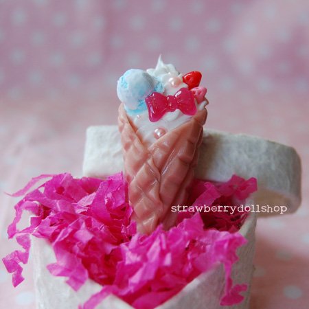 Waffle cone necklace (I)