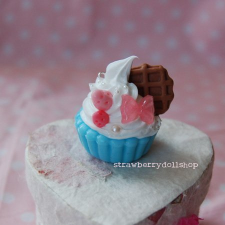 Cake necklace (A)