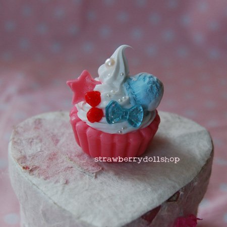 Cake necklace (B)
