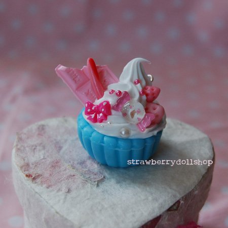 Cake necklace (C)