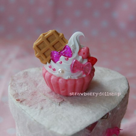 Cake necklace (D)