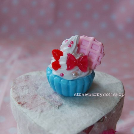 Cake necklace (E)