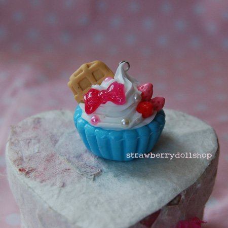 Cake necklace (G)