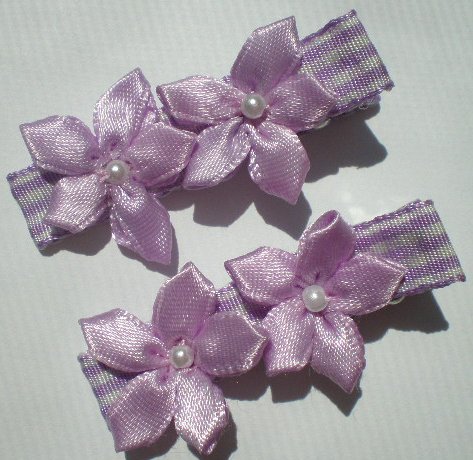 Checkered purple/white Ribbon w/ 2 five petal purple flowers Clippies