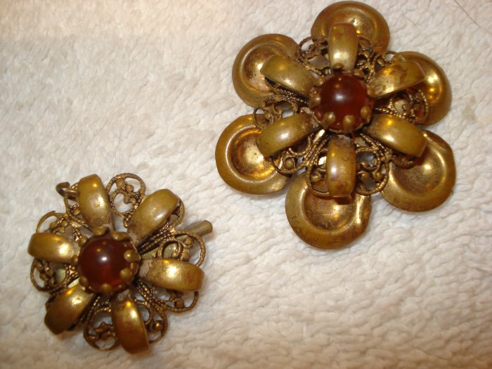 FREE SHIPPING Set of 2 Antique 1950s Gold & Brown Flower Pins