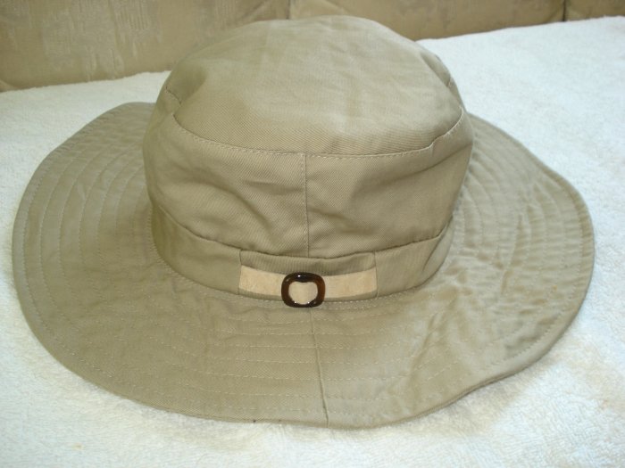 Free Shipping NWOT Essential Khaki Safari Hat w/ Buckle Accent