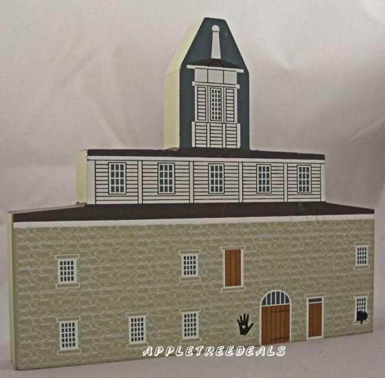 CAT'S MEOW VILLAGE SHAKER SERIES ROUND BARN 1995 NEW