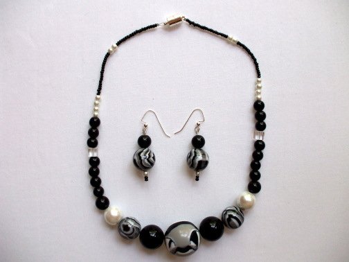 Black White Gray Necklace Ear Ring Set