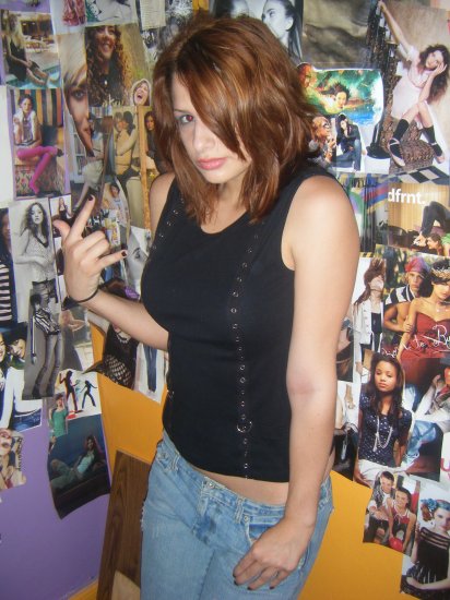 black sleeveless shirt