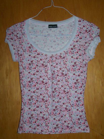 Flowered Print WETSEAL Brand T-Shirt - SMALL -