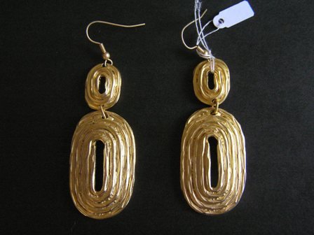 Beautiful gold plated earring new with Tags