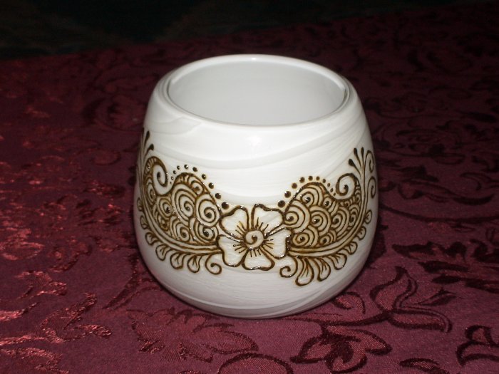 White swirls candle holder