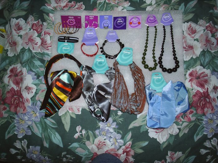 Jewelery and headbands - Assortment of