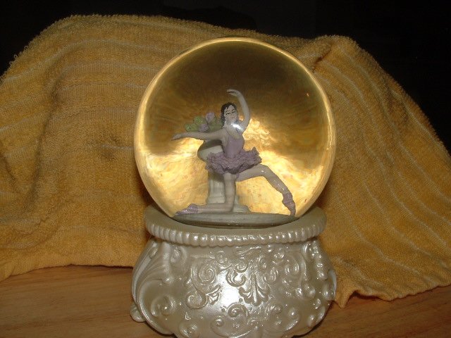 Ballerina Snowglobe