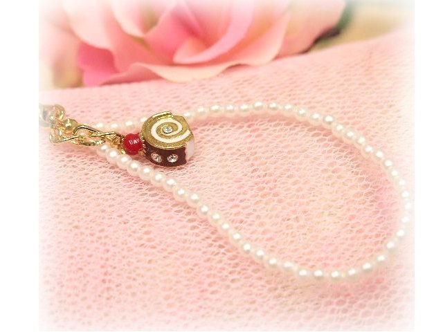 strawberry swirl cake cell strap