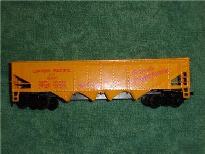 Tyco Union Pacific Railroad 4 Bay Hopper Car