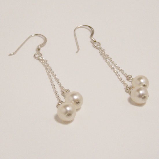 Cute pearl cream earrings