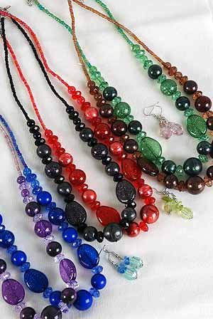 Necklace Set lucite Glitter W Silky Balls/DZ