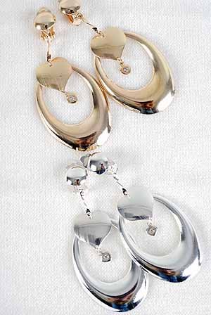 Earrings Metal Oval W Hearts Clip On/DZ **CLIP ON**Choose Gold Or Silver
