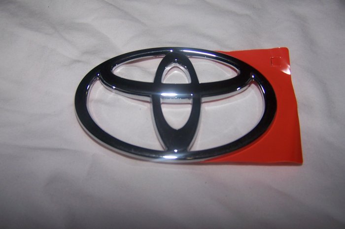 Toyota Corolla trunk emblem logo