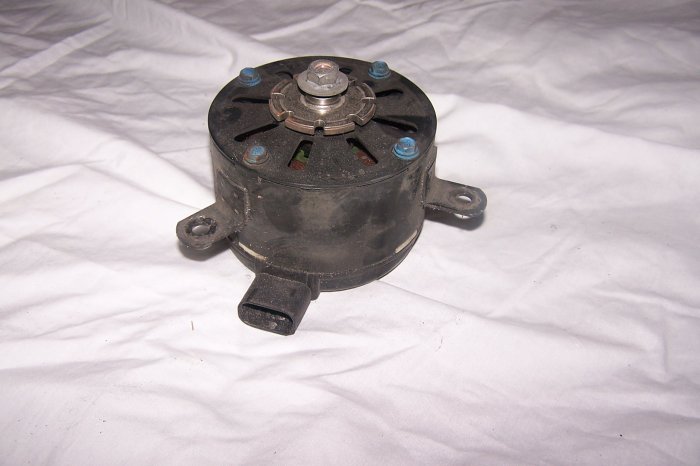 Chrysler p/t cruiser fan motor