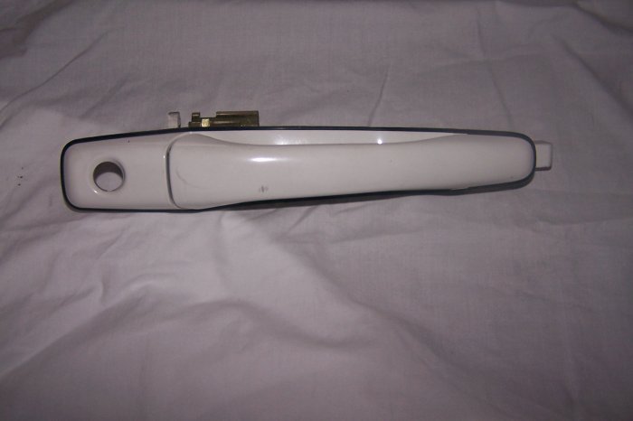 Mitsubishi Lancer pass front door handle
