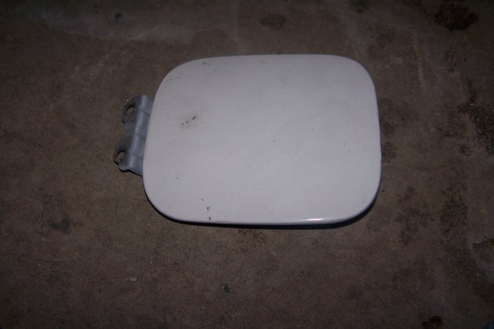 Mitsubishi lancer fuel lid door