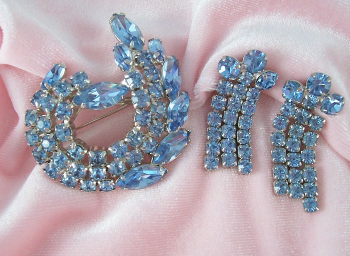 Vintage Blue Rhinestone Brooch Set Dangling Screw Back Earrings Demi