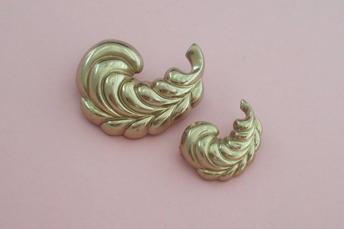 Vintage Monet Brooch Twin Feather Plume Two Piece Gold Tone Set