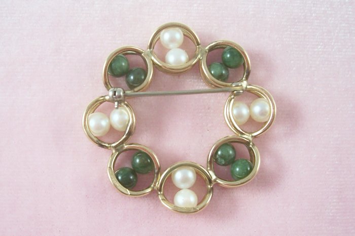Caged Pearl Jade Circle Brooch Signed Rhythm Gold Filled